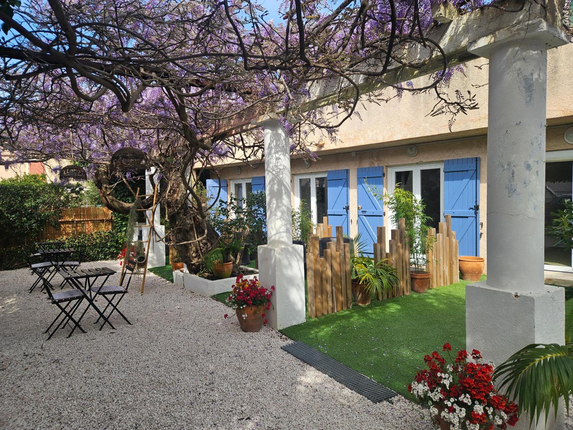Chez Louis Hotel Les Issambres Exterior foto